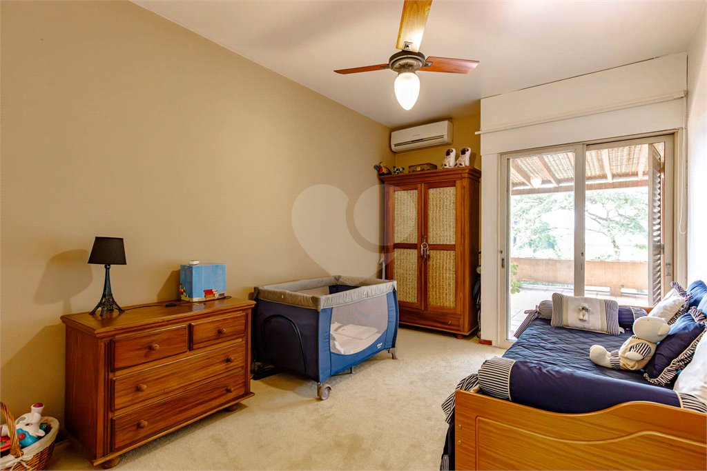 Casa à venda com 4 quartos, sendo 2 suítes, em Jardim Everest, São Paulo, SP