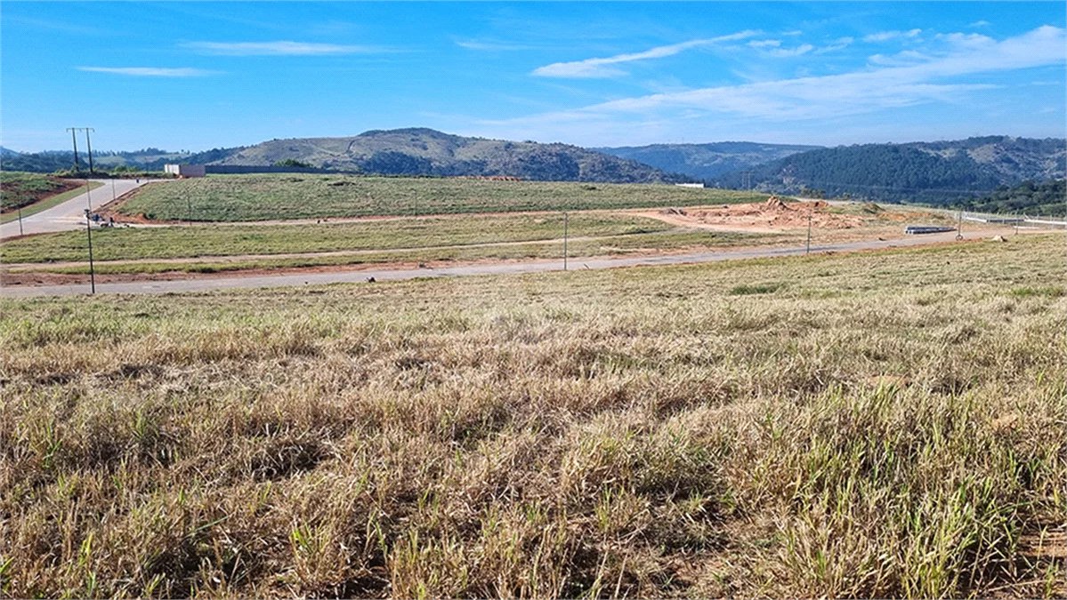 Lote de 600 m² com Potencial de Vista e Localização Reservada no Santana da Lapa – Joaquim Egídio