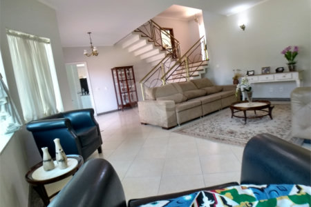 Casa à venda com 3 quartos, sendo 2 suítes,  no condomínio Vila Hípica I, Vinhedo - SP