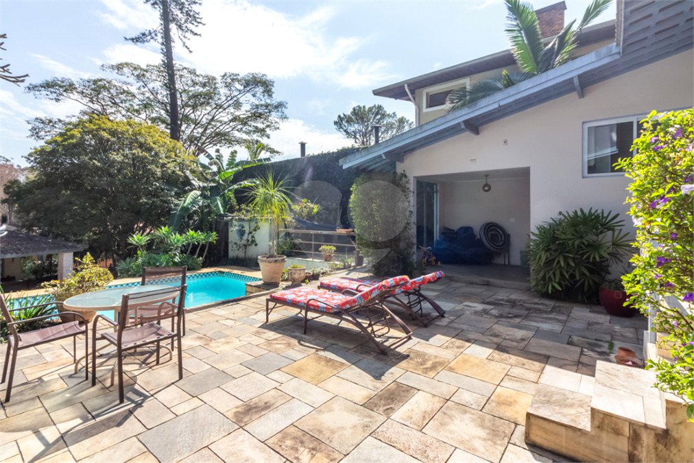 Casa à venda com 4 quartos, sendo 2 suítes, em Chácara Flora, São Paulo, SP
