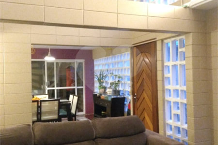 Casa Térrea à venda com 4 quartos, sendo 1 suíte, em Vila Guaca, São Paulo, SP