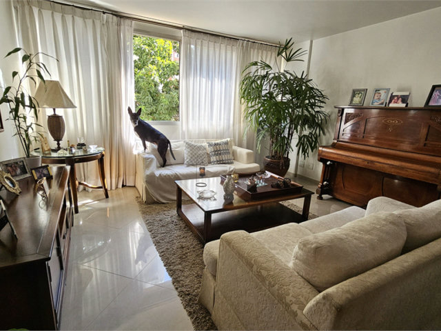 Apartamento à venda com 3 quartos, sendo 1 suíte,  em Moema, São Paulo, SP