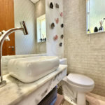 Casa à venda com 4 quartos, sendo 3 suítes, no condomínio Vilarejo, Carapicuíba - SP
