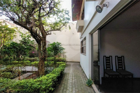 Casa à venda com 6 quartos, sendo 3 suítes, em Jardim Brasil (zona Sul), São Paulo, SP