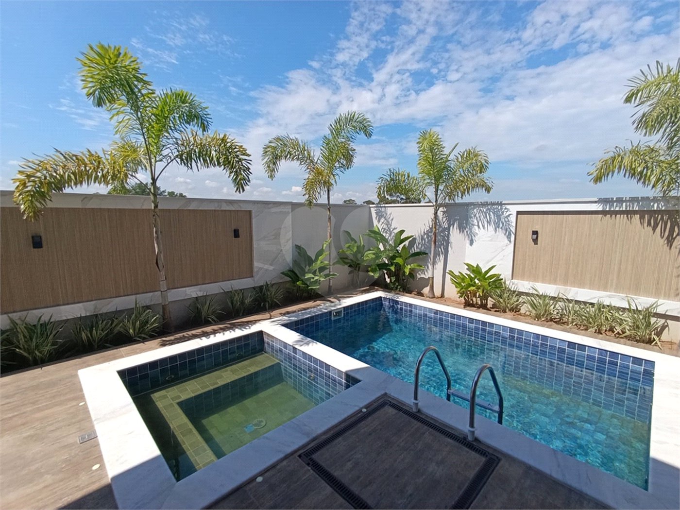 Casa à venda com 3 suítes no condomínio Villa Sapezal, Indaiatuba - SP