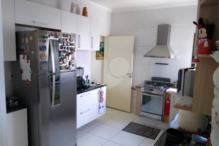 Apartamento à venda com 3 quartos, sendo 1 suíte,  em Vila Vitória, Mogi das Cruzes, SP
