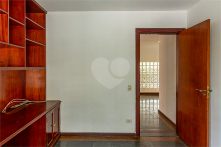 Casa à venda com 4 quartos, sendo 3 suítes,  no condomínio Vila das Flores, São Paulo - SP