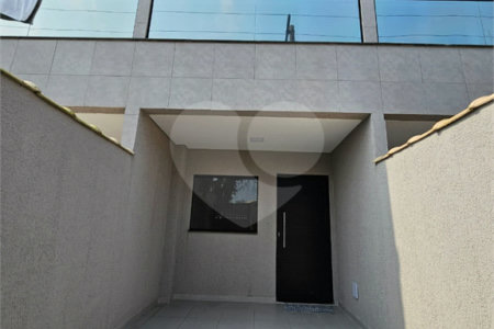 Sobrado à venda com 2 quartos em Maracanã, Praia Grande, SP