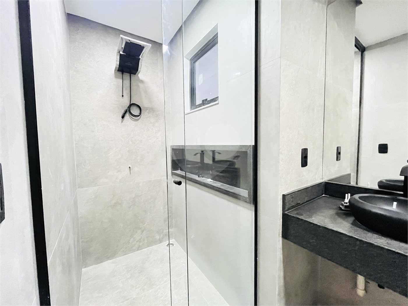 Casa à venda com 3 quartos, sendo 1 suíte, no condomínio Vale dos Sonhos 2, Rio de Janeiro - RJ