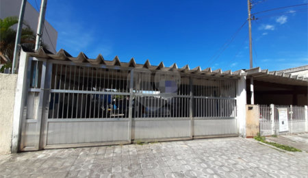Sobrado à venda com 3 quartos em Tremembé, São Paulo, SP