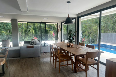 Casa à venda com 2 quartos, sendo 4 suítes, no condomínio Ponderosa, São Roque - SP