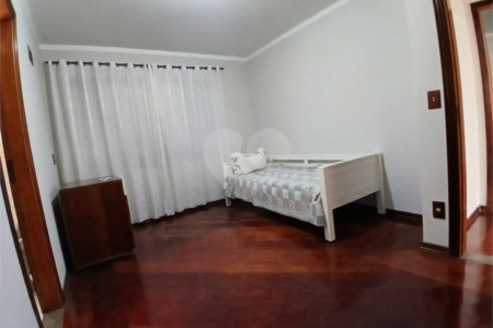 Casa à venda com 5 quartos, sendo 3 suítes, em Vila Santista, Atibaia, SP