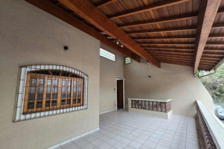 Casa espaçosa com edícula e 218 m² muito bem aproveitados! Conjunto Residencial Butantã, São Paulo - SP