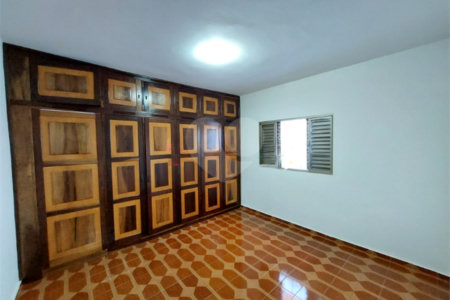 Casa térrea venda ou locação no bairro Chácara Parque Club
