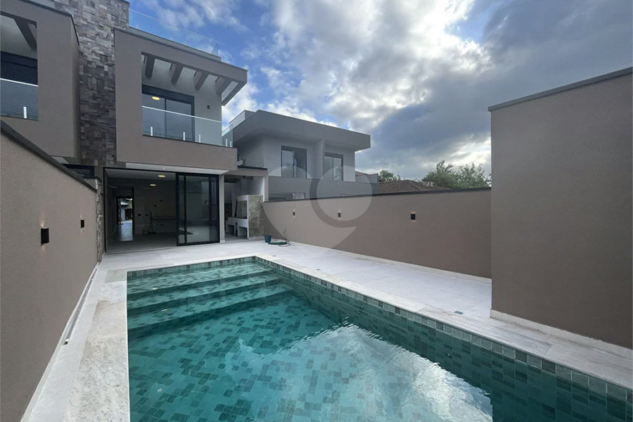 Casa à venda ou para alugar com 5 quartos, sendo 4 suítes,  em Morada da Praia, Bertioga, SP