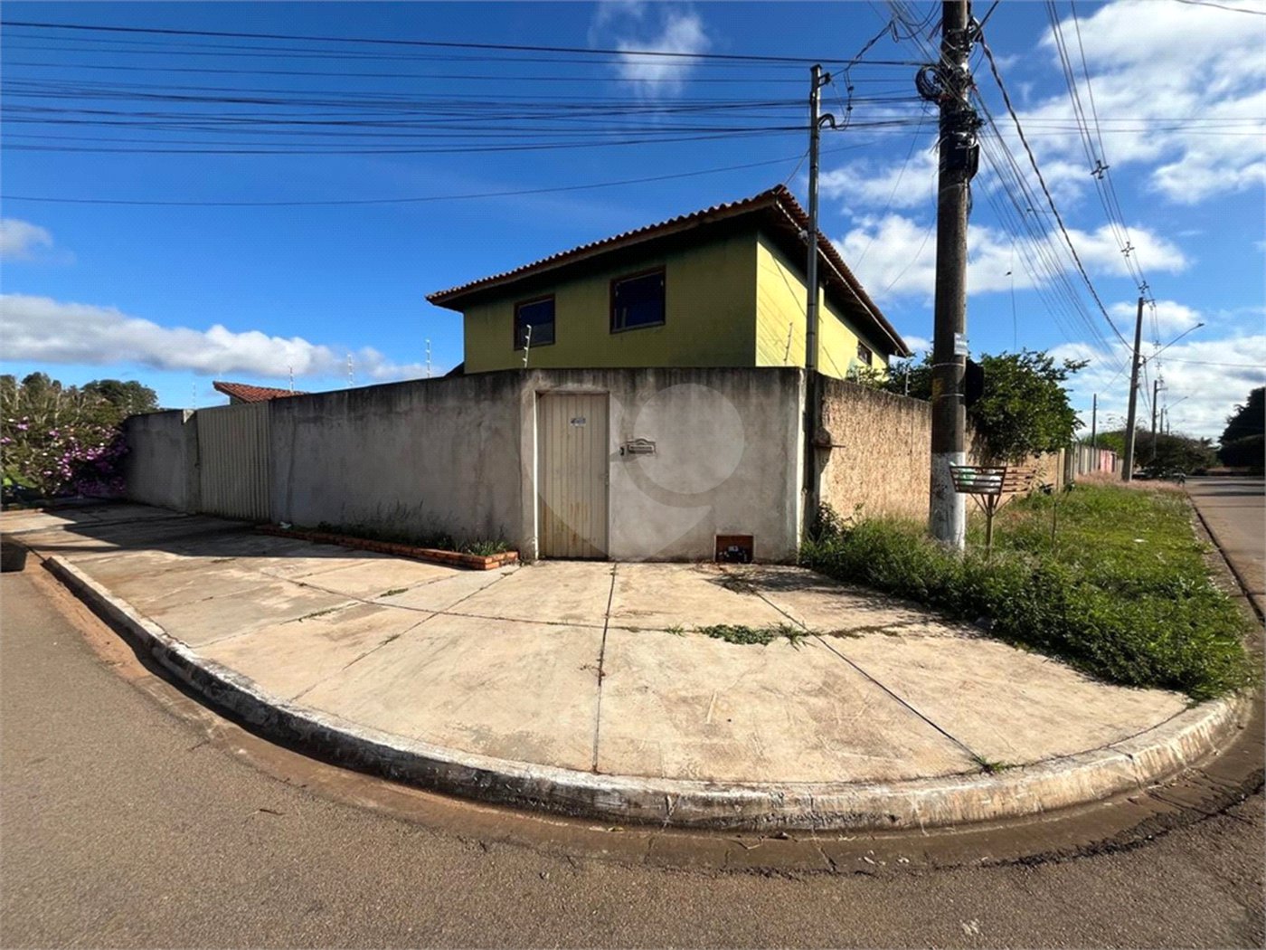 Sobrado à venda com 4 quartos, sendo 1 suíte, em Estância Conceição, Itapetininga, SP