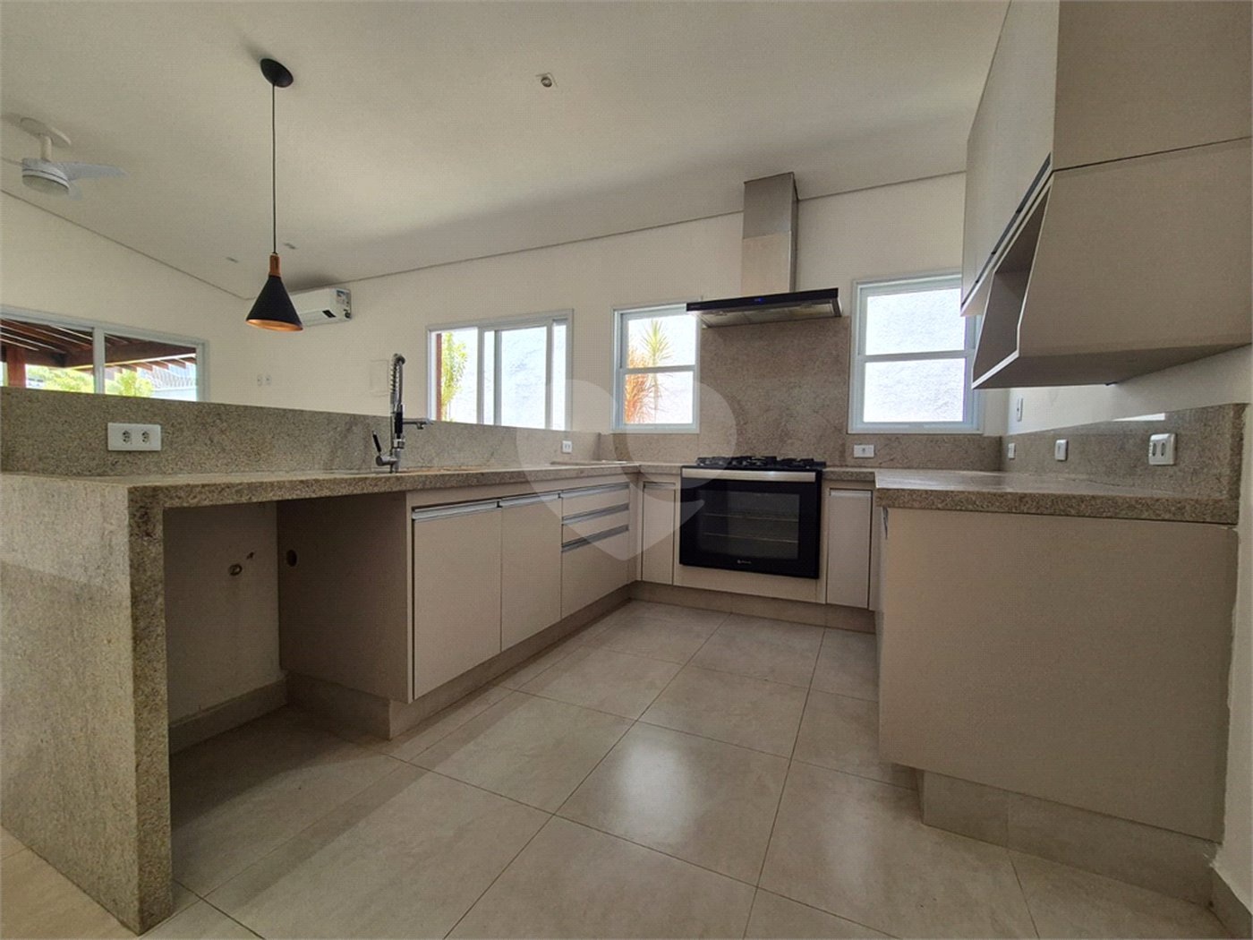 Casa Térrea à venda com 3 quartos, sendo 1 suíte, no Centro, Vinhedo, SP
