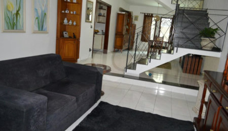 Casa à venda com 4 quartos, sendo 2 suítes,  em Vila Mogilar, Mogi das Cruzes, SP