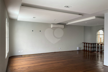 Casa à venda com 3 suítes em Jardim Leonor, São Paulo, SP