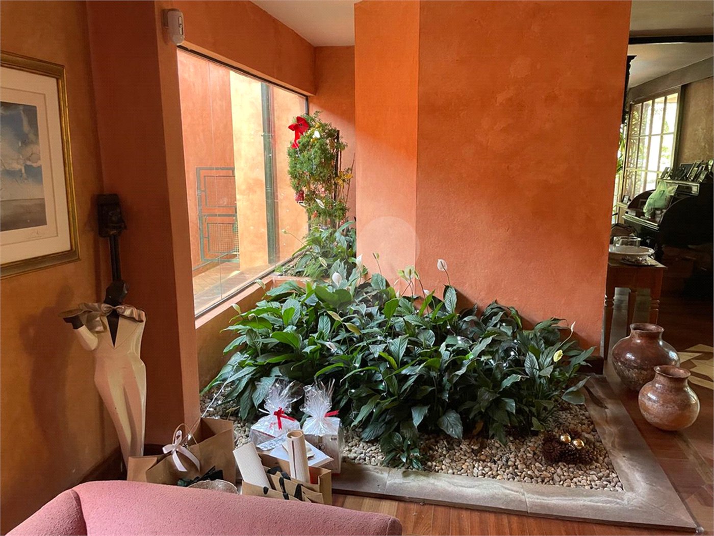 Casa à venda ou para alugar com 4 quartos, sendo 3 suítes, em Jardim Leonor, São Paulo, SP