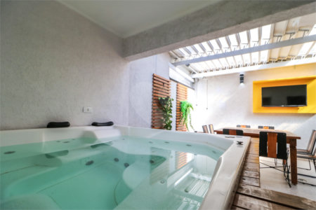 Casa à venda com 4 quartos, sendo 3 suítes, no condomínio Flower Garden Residence, São Paulo - SP