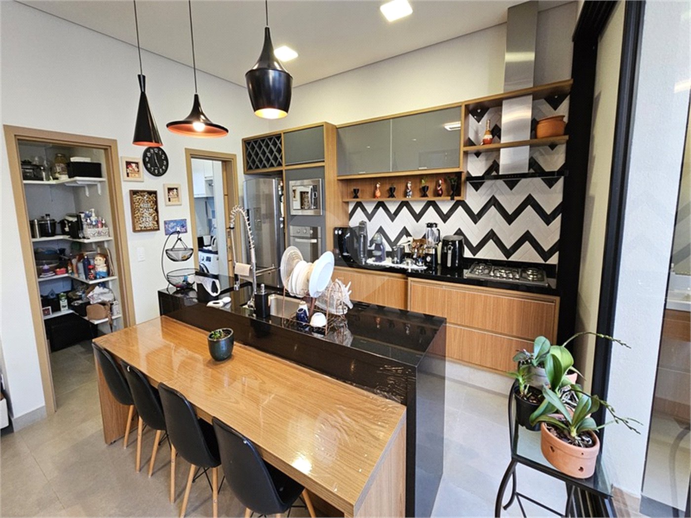 Casa à venda com 3 suítes no condomínio Jardim Residencial Dona Maria José, Indaiatuba - SP