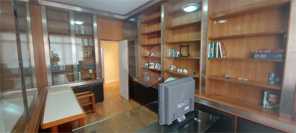 Apartamento à venda com 4 quartos, sendo 1 suíte,  em Laranjeiras, Rio de Janeiro, RJ