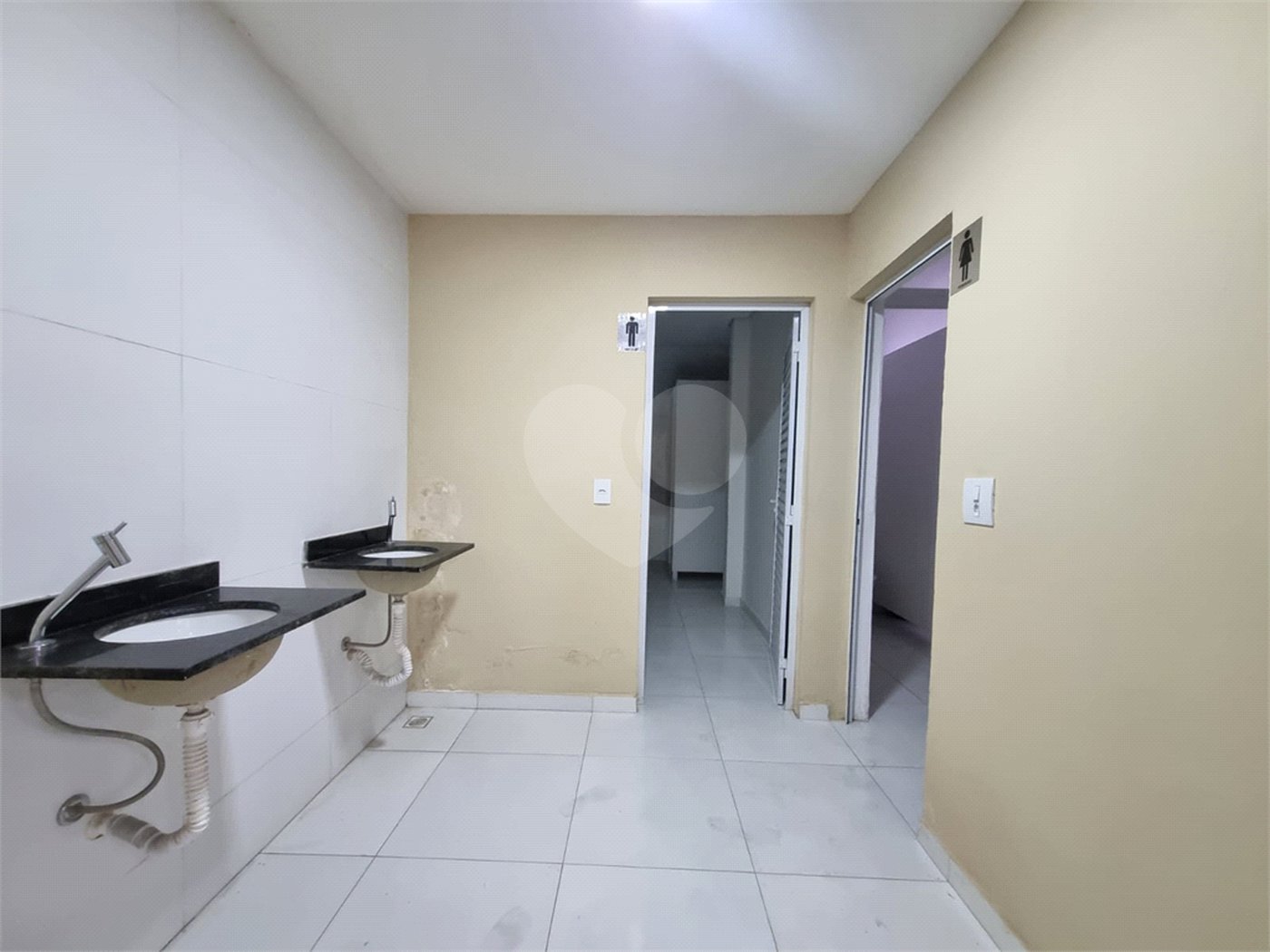 Casa à venda com 3 quartos, sendo 1 suíte, no condomínio Residencial Américo Figueiredo, Sorocaba - SP