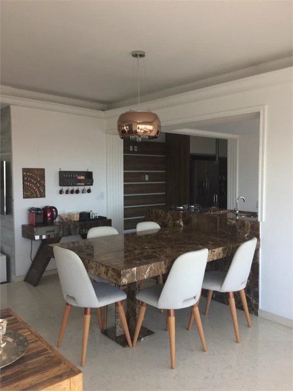 Apartamento à venda com 3 suítes em Vila Suzana, São Paulo, SP