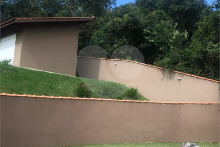 Casa à venda com 3 quartos, sendo 1 suíte,  no condomínio Marf II, Bom Jesus dos Perdões - SP