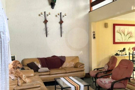 Casa à venda com 8 quartos, sendo 3 suítes, em Jardim Terceiro Centenário, Atibaia, SP