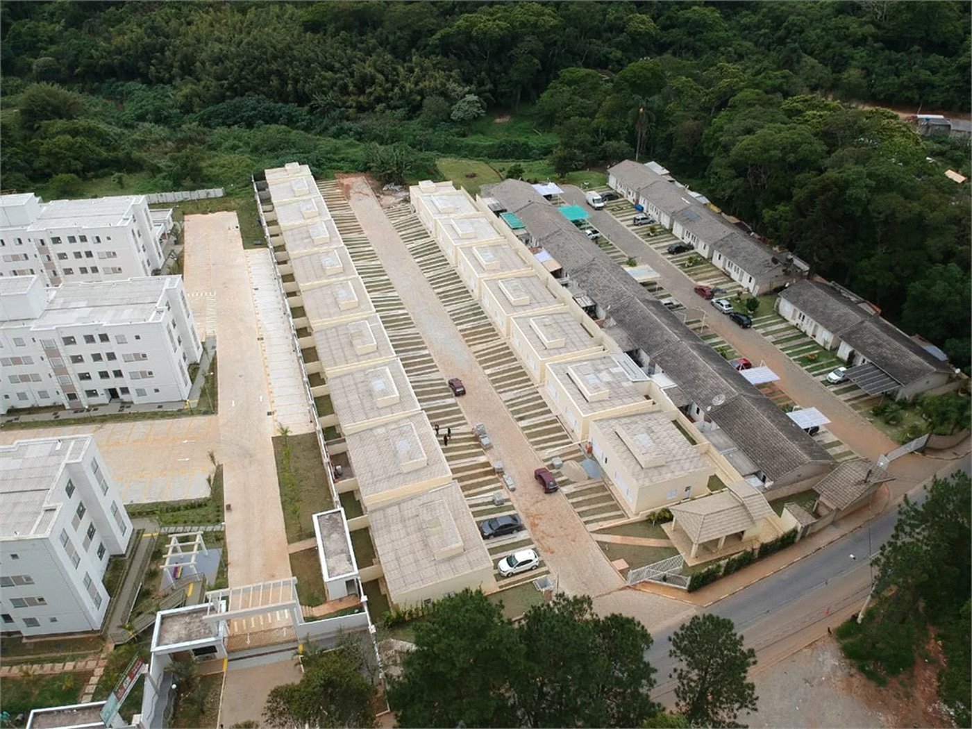Casa à venda com 3 quartos, sendo 1 suíte, no condomínio Residencial Vila D`ouro, Cotia - SP