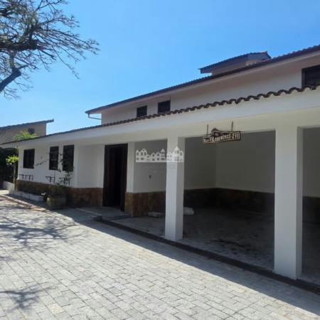 Casa à venda com 5 quartos, sendo 3 suítes, em Itapetinga, Atibaia, SP