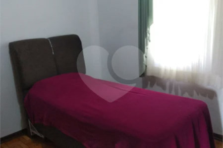 Casa Térrea com 3 dormitórios.