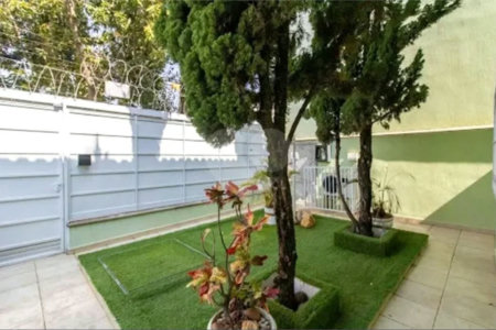Sobrado à venda no Jardim Bom Clima, com 300 m² com 3 dormitórios piscina e churrasqueira