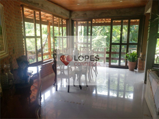 Casa à venda com 4 quartos, sendo 2 suítes, no condomínio Alpes da Cantareira, Mairiporã - SP