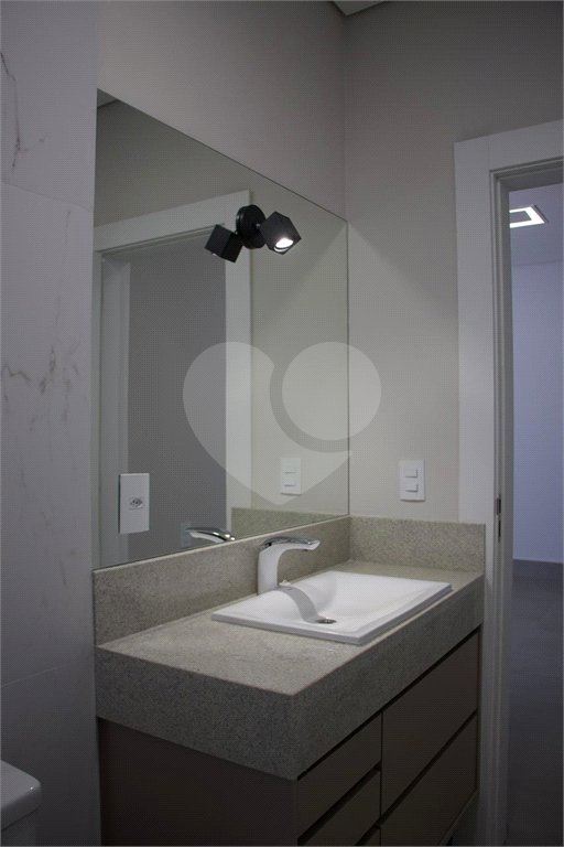 Casa à venda com 3 quartos, sendo 1 suíte, no condomínio Village Moutonee Salto, Salto - SP