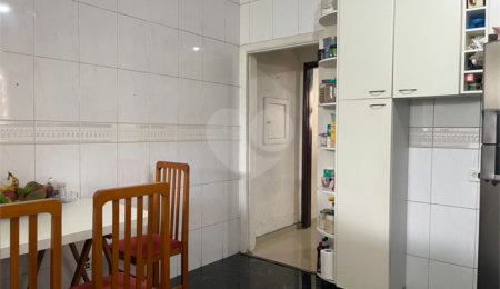 Sobrado à venda com 4 quartos, sendo 2 suítes,  em Jardim Marajoara, São Paulo, SP