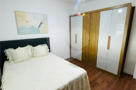 Casa à venda com 4 quartos, sendo 1 suíte,  em Jardim Stella, Santo André, SP