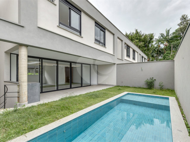 Casa à venda com 4 suítes no condomínio Venezia, São Paulo - SP