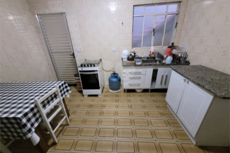Sobrado à venda com 4 quartos em Vila Jurema, Ferraz de Vasconcelos, SP