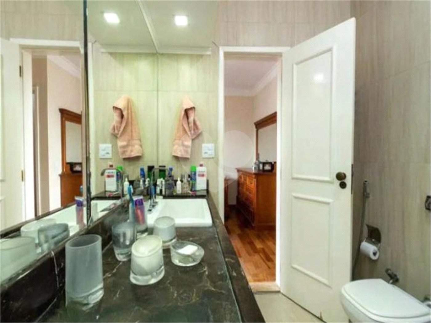 Apartamento à venda com 3 quartos, sendo 2 suítes, em Campo Belo, São Paulo, SP