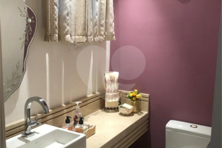 Casa à venda com 4 quartos, sendo 2 suítes, no condomínio Sunríse, São Paulo - SP