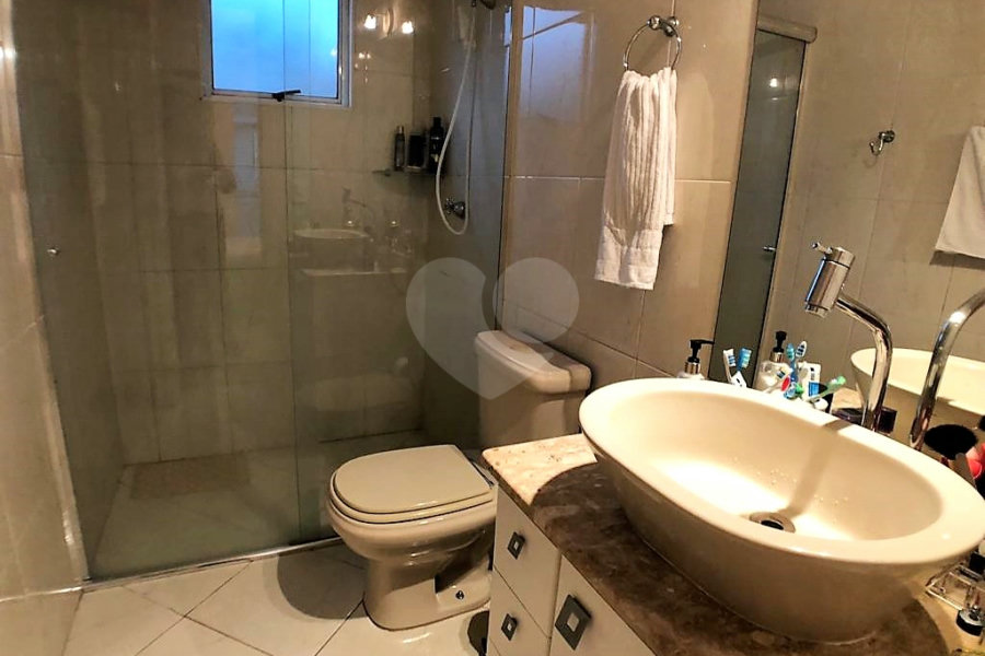Casa à venda com 3 quartos, sendo 1 suíte, no condomínio Res Vista Verde, São Paulo - SP