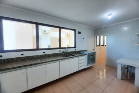 Apartamento Residencial à venda, Pitangueiras, Guarujá - AP0136.