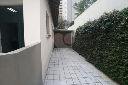 Casa Térrea para alugar com 1 quarto, sendo 3 suítes,  em Indianópolis, São Paulo, SP