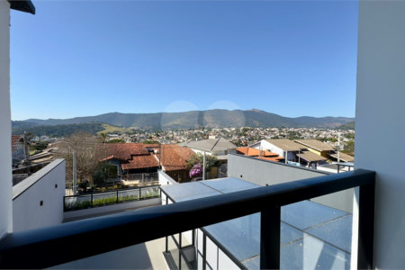 Sobrado à venda com 3 suítes em Jardim do Lago, Atibaia, SP