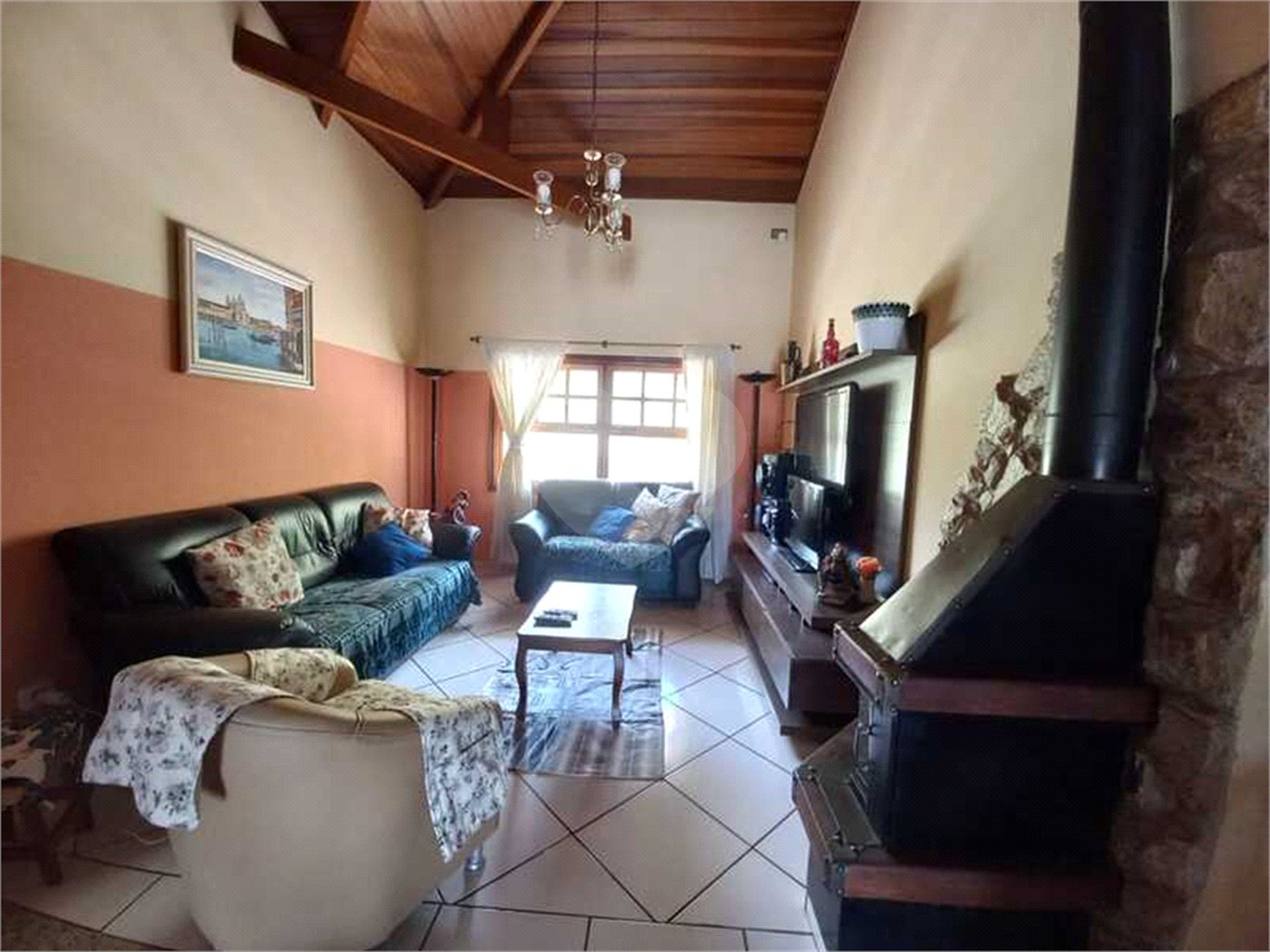 Casa à venda com 3 quartos, sendo 1 suíte, no condomínio Outeiro das Flores 2, Itupeva - SP