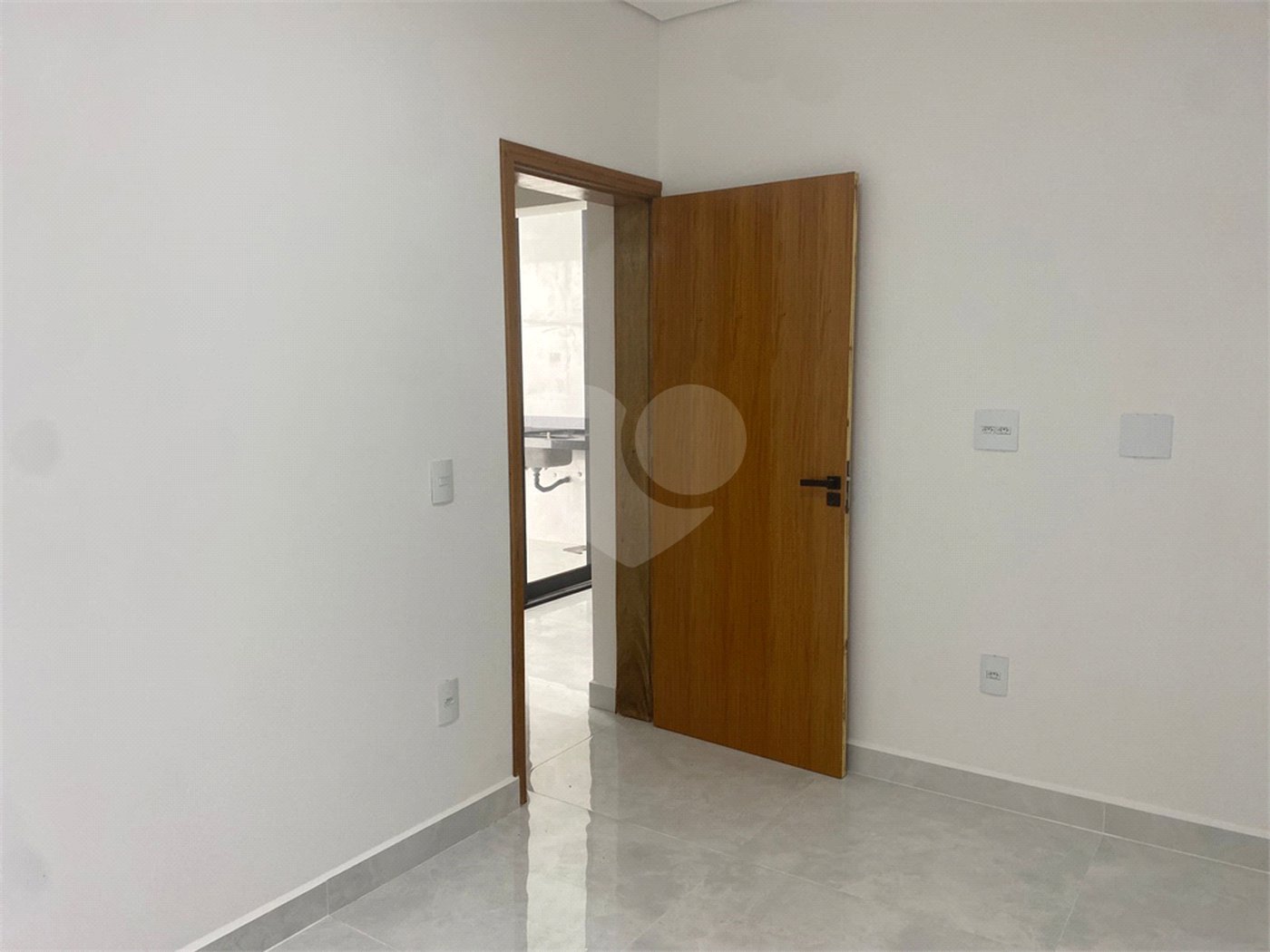 Casa à venda com 3 quartos, sendo 1 suíte, no condomínio Horto Florestal Villagio, Sorocaba - SP