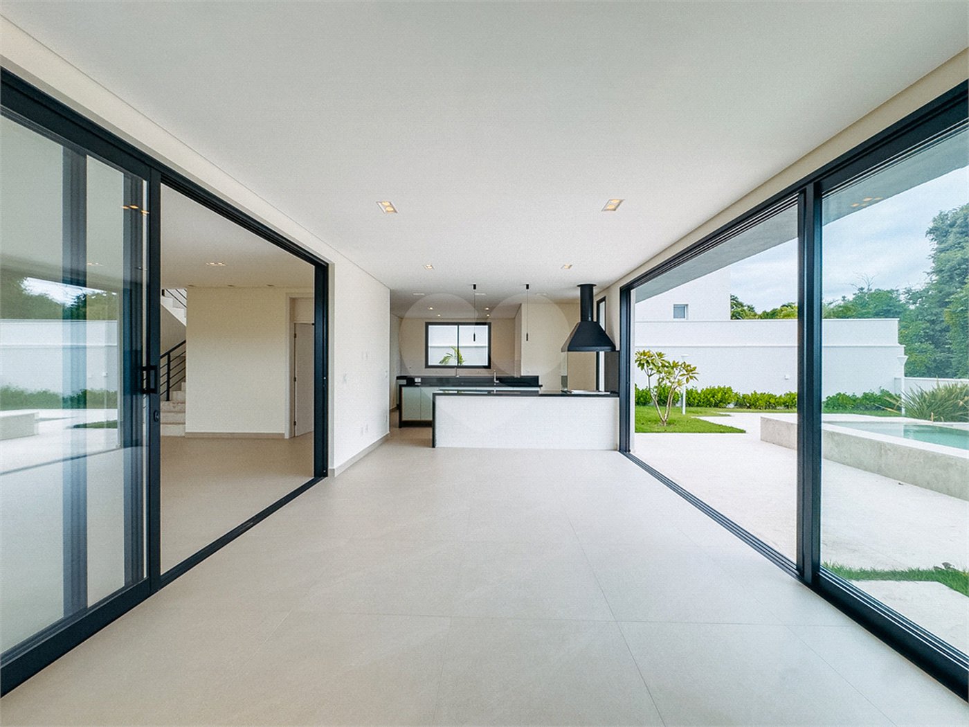 Casa à venda com 4 suítes no condomínio Villa dos Pinheiros, Indaiatuba - SP